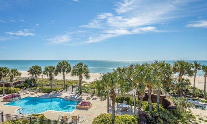 East End House | Beachfront with Pool