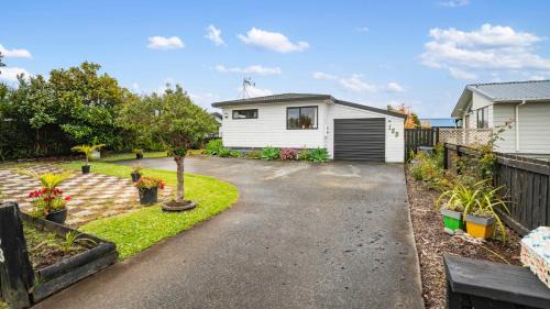 Snells Beach House | Beachglen - Snells Beach Holiday Home