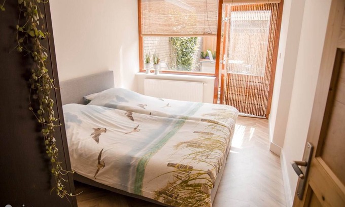 Municipality of Katwijk Apartment | Beachhouse Anna private-parking, 1 minute walk distance from beach and centre !