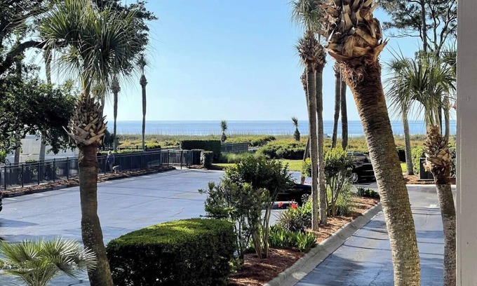Hilton Head Island Condo | Beachin It!-Oceanview Updated 2024, King Bed Bikes