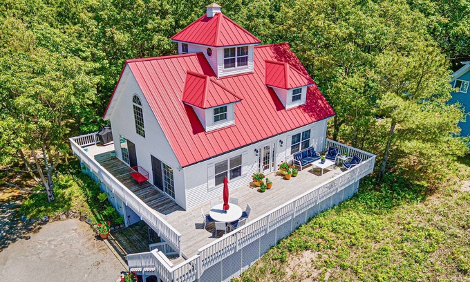 Mears House | Beachin Lighthouse Villa at Silver Lake Sand Dunes and Little Sable Lighthouse