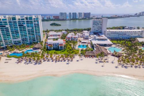 Punta Cancun Hotel | Beachscape Kin Ha Villas & Suites