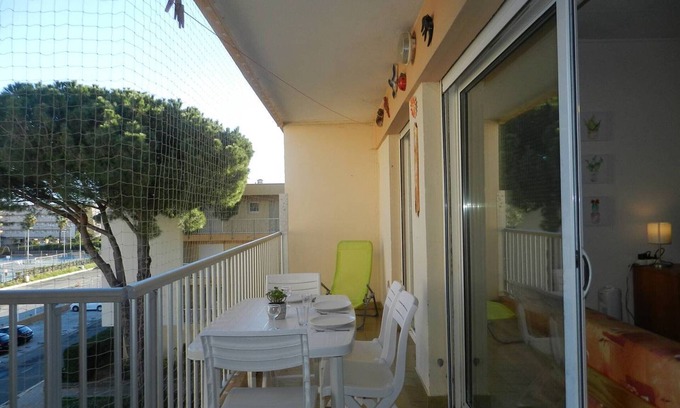 Le Lavandou Apartment | Beachside Apartment with Pool, Tennis & Petanque - Sleeps 4