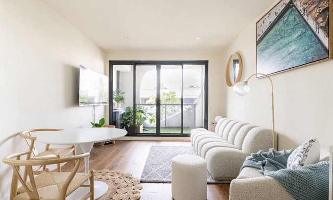 Hampton Apartment | Beachside apartment with free parking