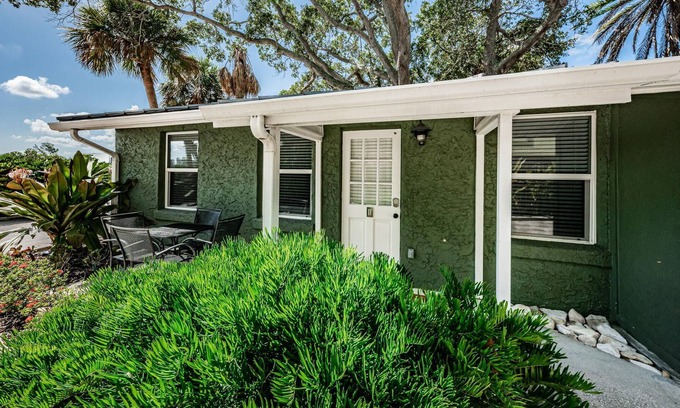 Independence Square Cottage | Beachside Cottage - Unit 1