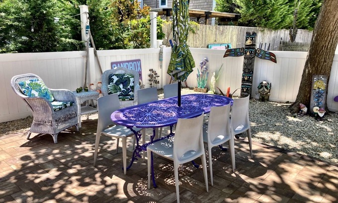 Surf City Apartment | Beachside, convenient, Coastal Decor Surf City Apartment, family friendly!