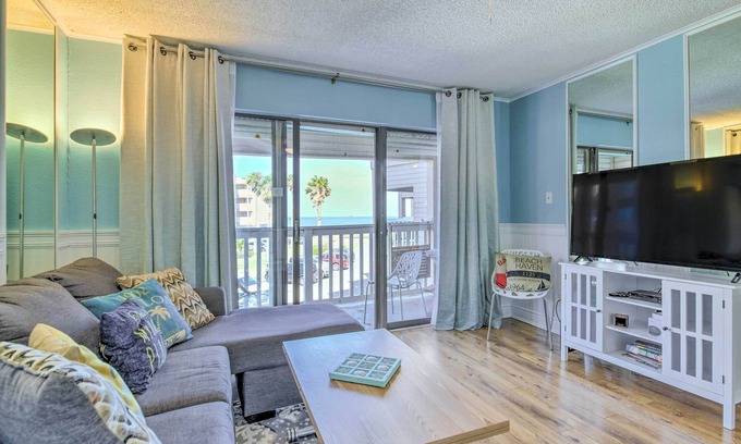 North Beach Condo | Beachside Corpus Christi Condo w/Amenities!