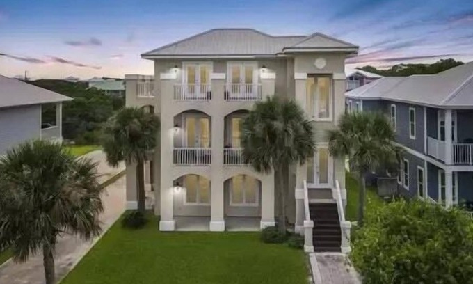 Fort Morgan House | Beachside Cottage 4bd/3 bath No street to cross 3 story beauty in Kiva Dunes