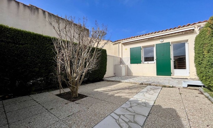 La Remigeasse House | Beachside Duplex with Terrace, 350m from Shore, Private Parking, Sleeps 4, Renovated
