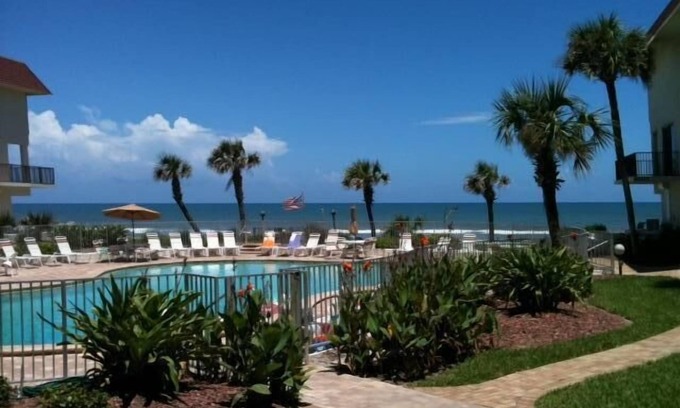 Ormond Beach Condo | Beachside Escape No Streets to Cross! 2BR 2BA Ormond Beach