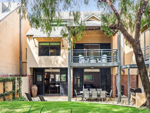 Broadwater House | Beachside Getaway - Family Villa at Sebel Resort