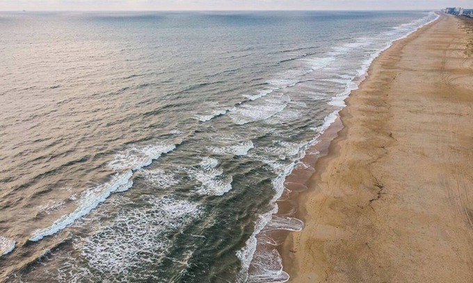 Dam Neck House | Beachside Haven Backyard and BBQ Fun in Croatan