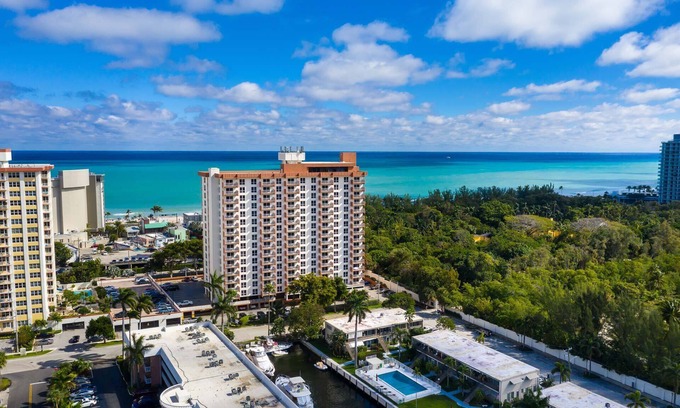 East Fort Lauderdale Condo | Beachside Location! Central Beach | Resort Condo