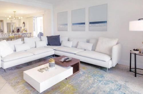 Jupiter Apartment | Beachside Modern Wellness at Jupiter Bay Resort