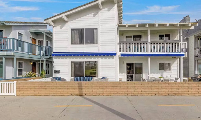 Balboa Peninsula Apartment | Beachside Oasis in Newport Beach – Steps to Balboa Park, Pier, and The Fun Zone!
