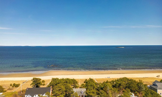 Southern Coast House | Beachside | Oceanside | Walk onto the beach!