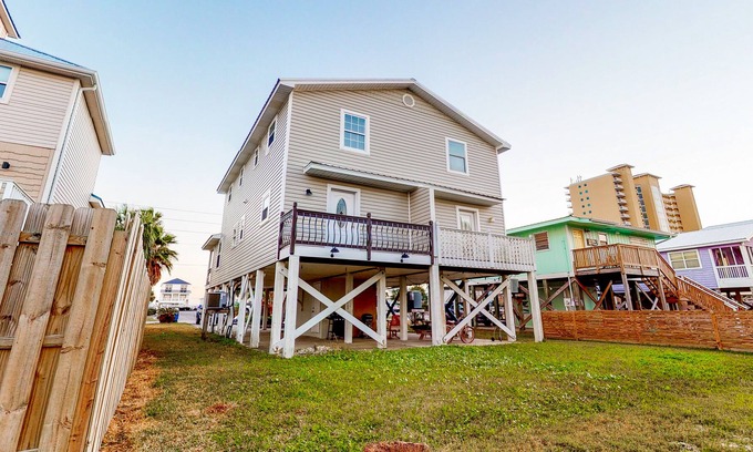 Gulf Shores House | Beachside Snowbird Escape with Views - Walk to Gulf & Little Lagoon Pass Park
