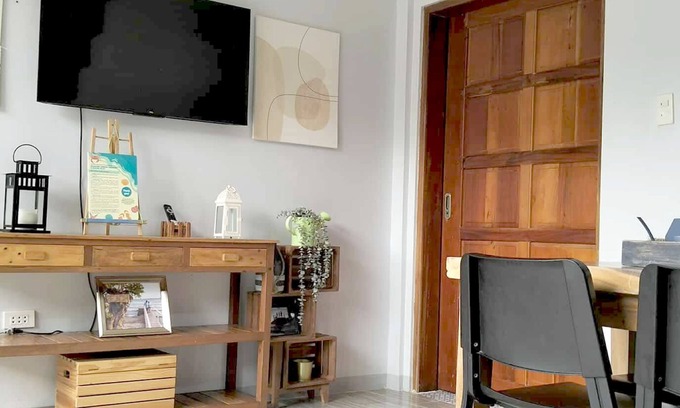 Calatagan Villa | Beachside Villas with Access to Outdoor Pool
