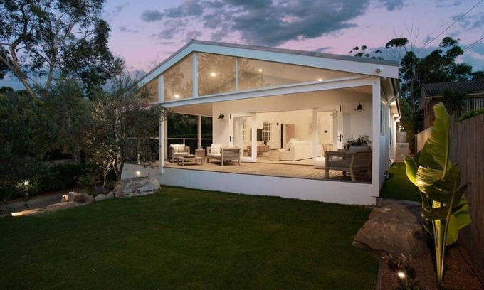 Vincentia House | 'Beachstone'- Soulful Seaside Escape Near the Sand