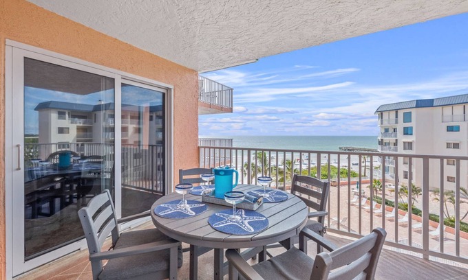Indian Shores Condo | Beachview, Balcony, BBQ Grill, Free Wi-Fi & Parking ~ 1412 Beach Cottages