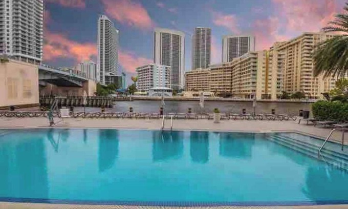 Hallandale Beach Apartment | Beachwalk A King BR