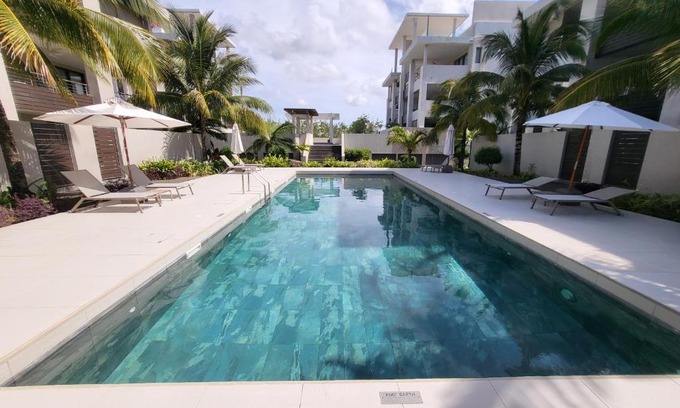Bain Boeuf Apartment | Beachwalk Deluxe Apartment - 50 steps to the beach
