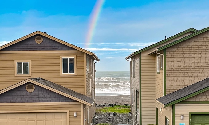 Gold Beach House | Beachy dog-friendly home, w/ocean views, easy beach access, & private hot tub