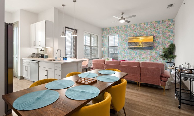 Naples Apartment | Beachy Dream 3BR/2BA w./Pool, Gym, and Theater