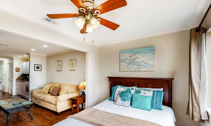 Navarre Beach Condo | Beachy & Elegant Studio!, Beach Chairs & Umbrella! Groups Welcome!