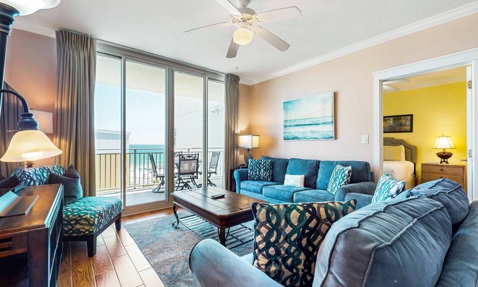 Fort Walton Beach Condo | Beachy Gulf-front condo at Waterscape Washer/dryer in-unit 490 feet of beach