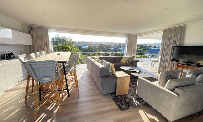 Robberg Beach Apartment | Beachy Head Hideaway 10 | Sea Views, Robberg Beach