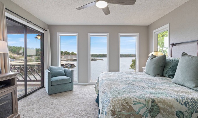 Osage Beach Condo | Beachy Lakefront - Covered Patio - Putting Green - No Stairs/Easy Access - Kg Bd