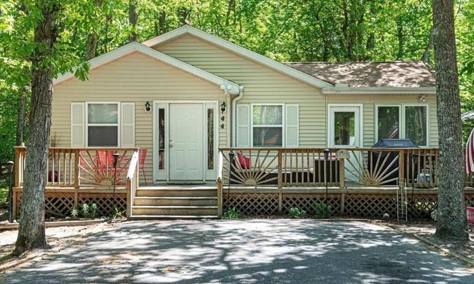 Ocean Pines House | Beachy Pines-3 Bedrooms, 2 Bathrooms, Sleeps 6-Non-Group Rental
