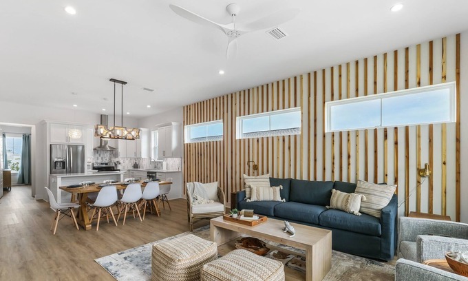Jacksonville Beach House | Beachy townhouse - only 1 short block to Jax Beach!!!