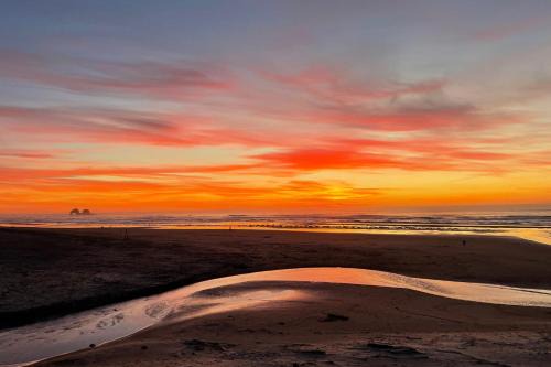 Rockaway Beach Apartment | Beachy View at Rock Creek Inn
