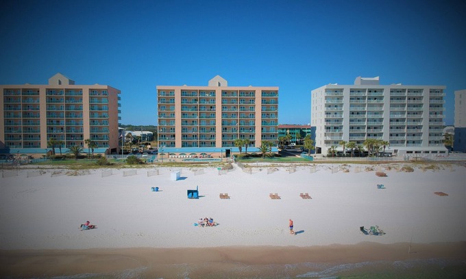 Gulf Shores Condo | Beachybottoms! Highly rated Beachfront condo. Booking fall,winter, summer 2025
