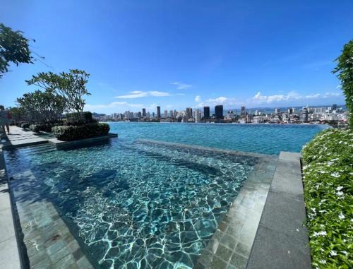 George Town Apartment | Beacon Executive Suite by stayCATion Homestay