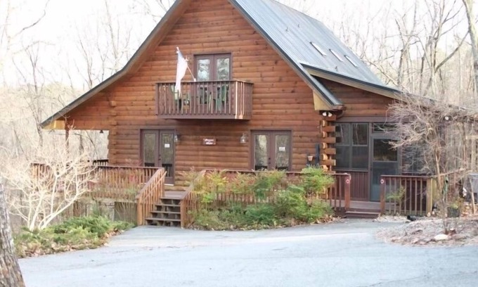 Warm Springs Cabin | Beacon of Light -Minutes to Callaway Gardens. Pet-friendly!