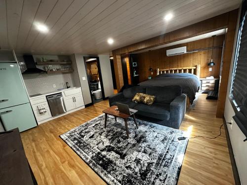 Beamsville Apartment | Beamsville modern rustic suites