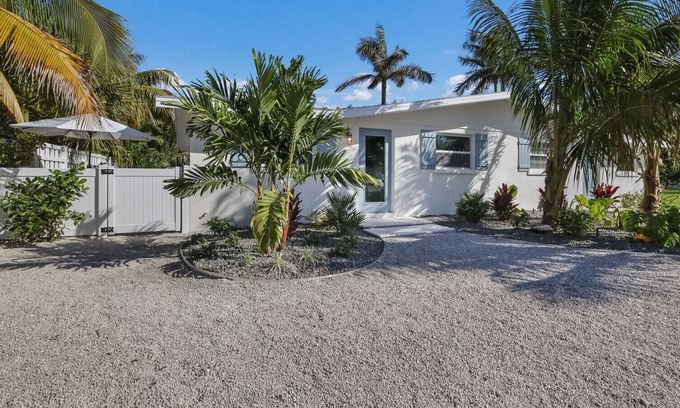 Anna Maria Villa | Bean Pt Bungalow - Private heated pool - half duplex