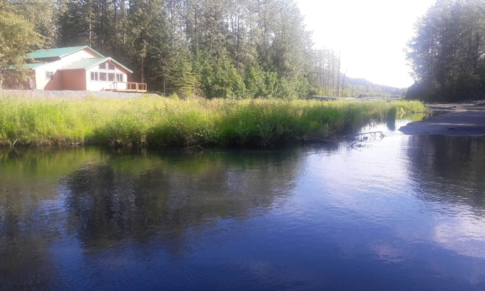 Bear Creek Cabin | Bear and Berry Lodge - The Most Beautiful Spot in Seward!
