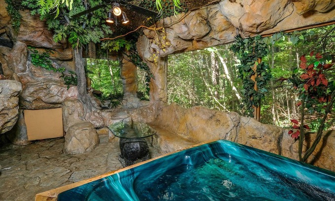 Pigeon Forge Ski Chalet | Bear Bottom Grotto - Unwind in the Hot Tub Grotto
