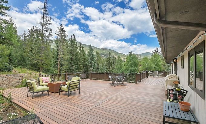 Evergreen House | Bear Creek Front Home*3 beds*Firepit