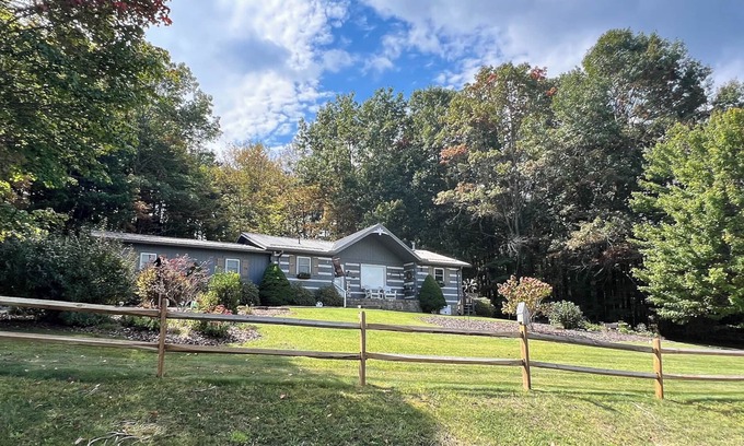 Jefferson Cabin | Bear Creek Ridge Available Labor Day Weekend!