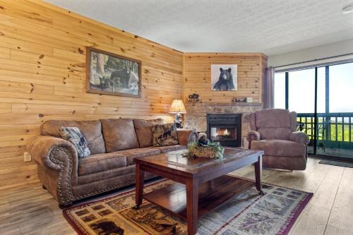 Chalet Village Apartment | Bear Cub Retreat