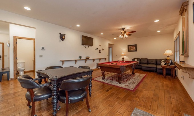 Oakland House | Bear Foot Cove: Split Lakefront, Dock Slip, Fire Pit, Hot Tub!