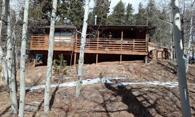 Cripple Creek House | Bear Foot Getaway: Secluded Cabin in Aspens, deck, Hot Tub, 6Mi to Cripple Creek