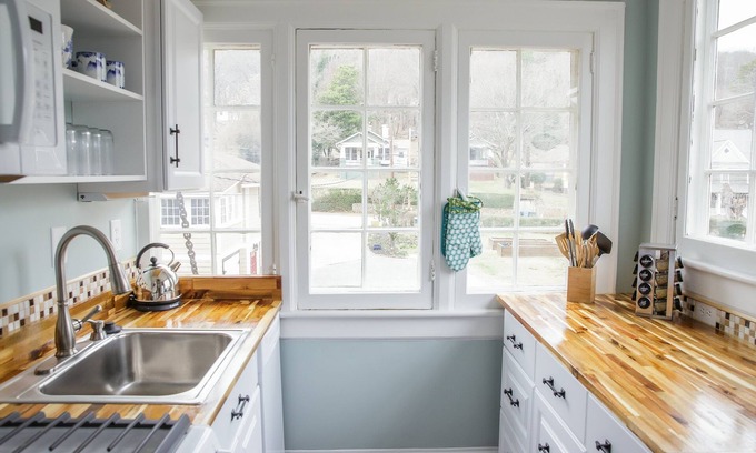 St. Elmo Improvement League Apartment | Bear House 1890, Workman Wing, Upgraded Detailed Amenities, Walk to Cafes, Shops
