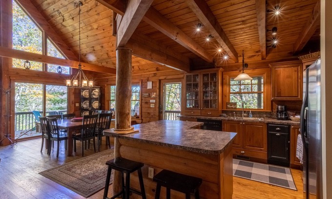 Banner Elk House | Bear Necessities - 4BR home in Banner Elk near ski slopes with a hot tub and pool table!