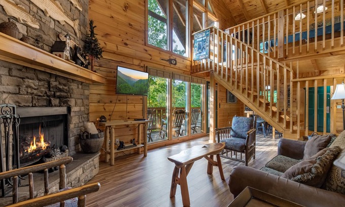 Gatlinburg - Pigeon Forge Cabin | Bear Necessities | Hot Tub + Serene Views & Pool Table!